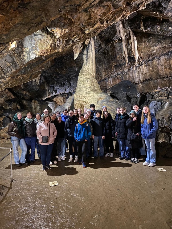 Gruppenfoto in einer Höhle | © Venke de Bruyn